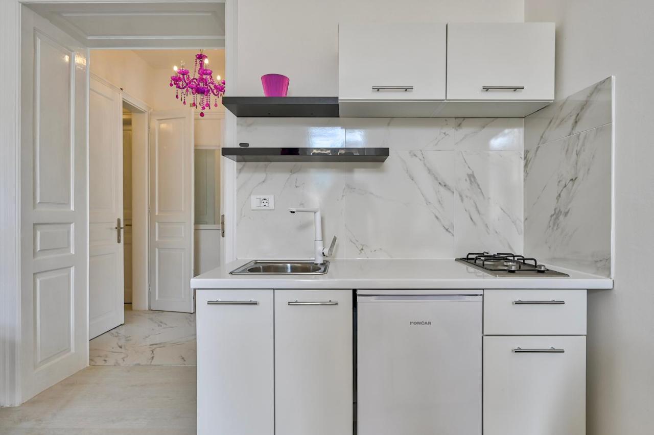 Apartmán Collins Amethyst Center Pula Exteriér fotografie