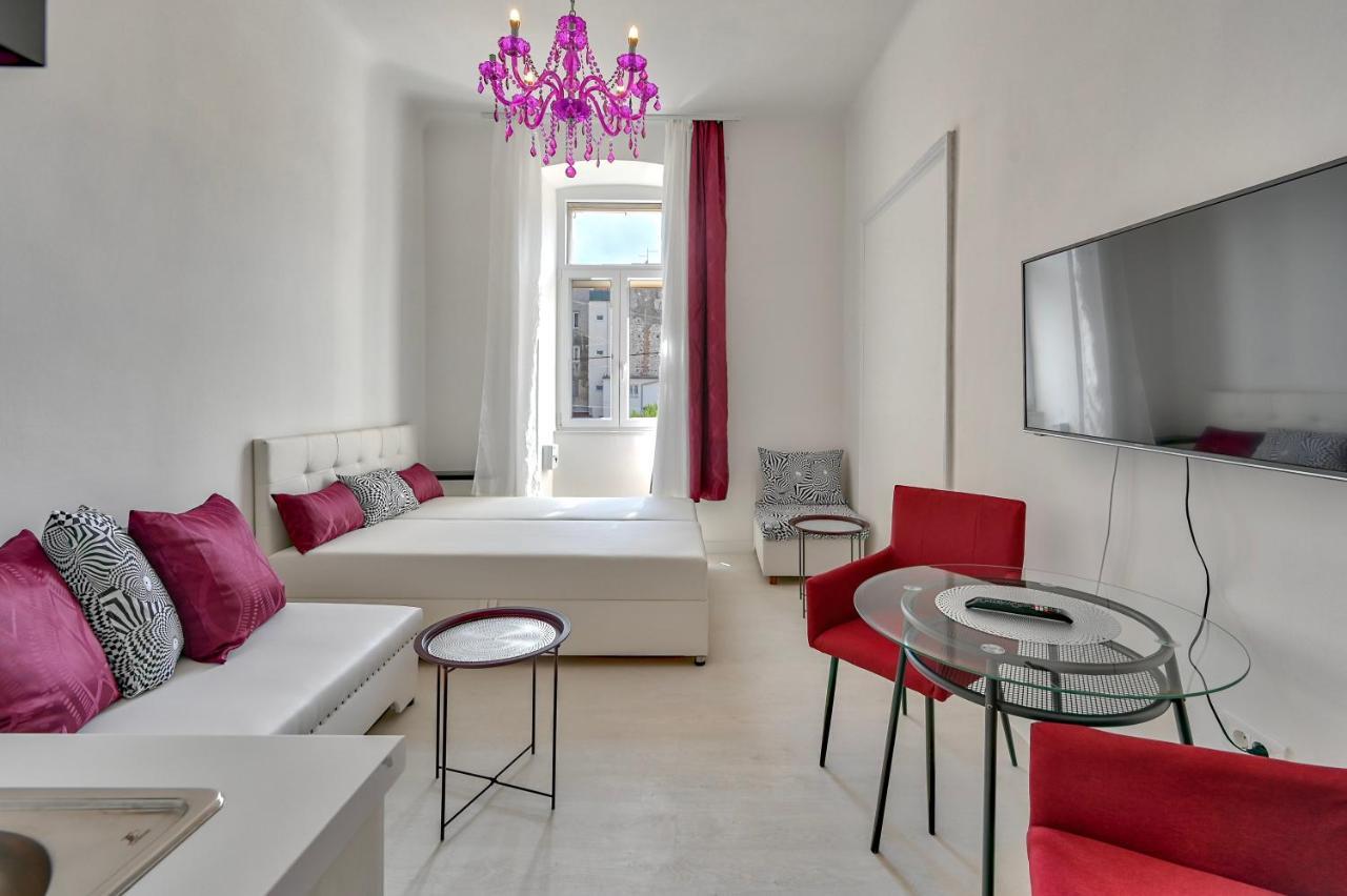 Apartmán Collins Amethyst Center Pula Exteriér fotografie