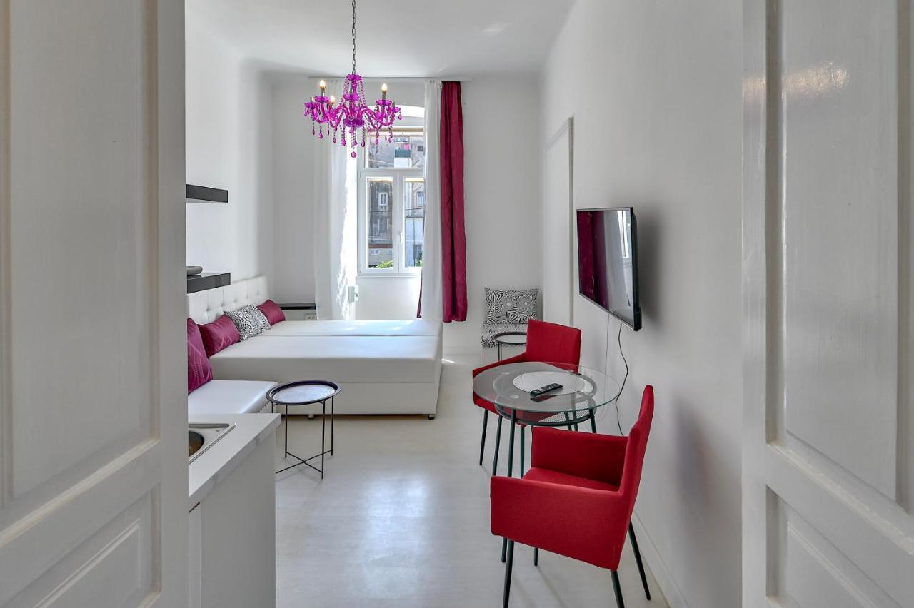 Apartmán Collins Amethyst Center Pula Exteriér fotografie