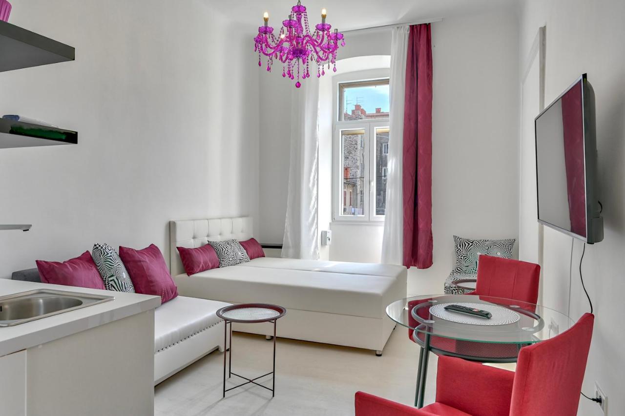 Apartmán Collins Amethyst Center Pula Exteriér fotografie