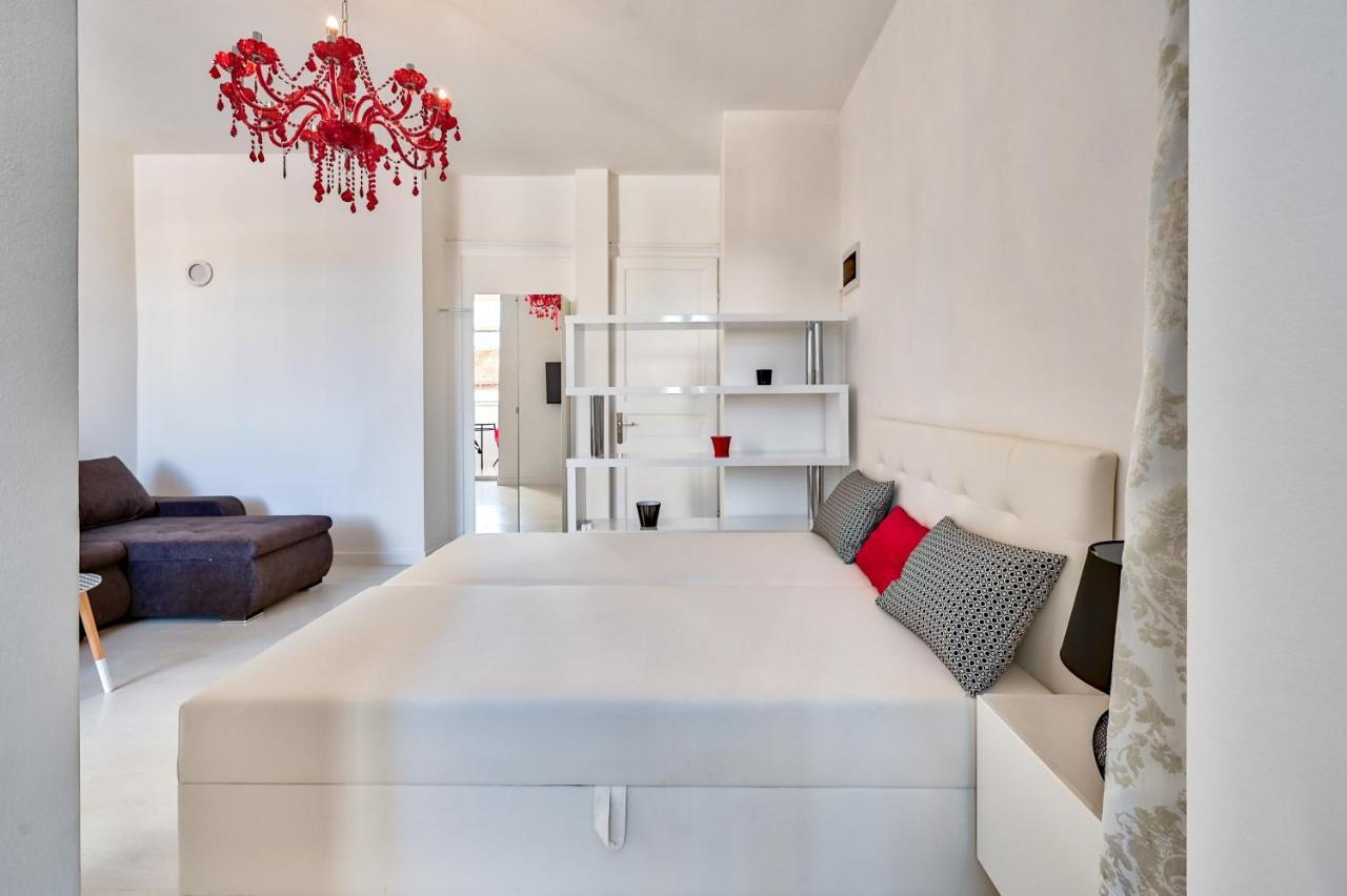 Apartmán Collins Amethyst Center Pula Exteriér fotografie